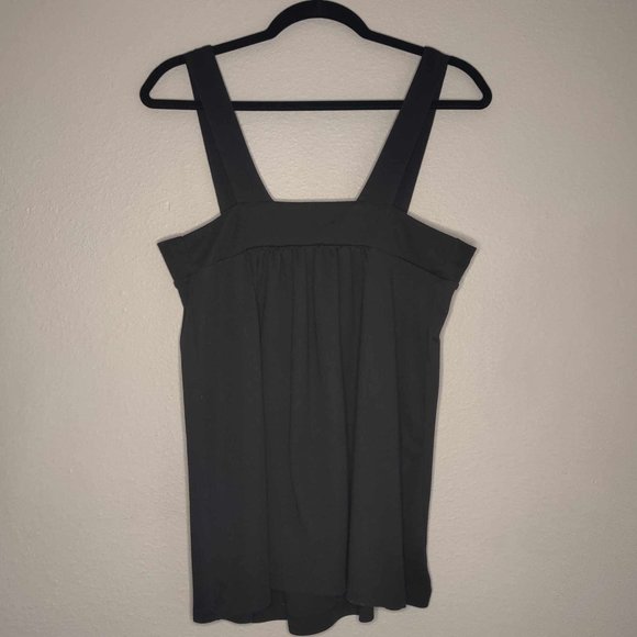 Black Tank Top with Button Assign Brand - Picture 2 of 4
